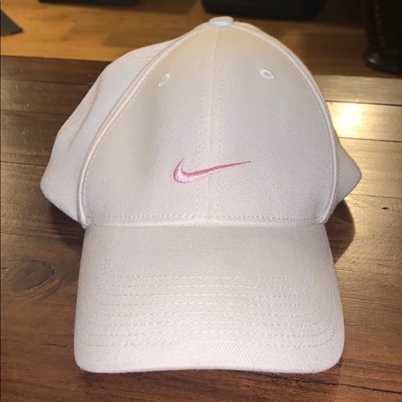 Nike Women’s Heritage Golf Fitted Hat
